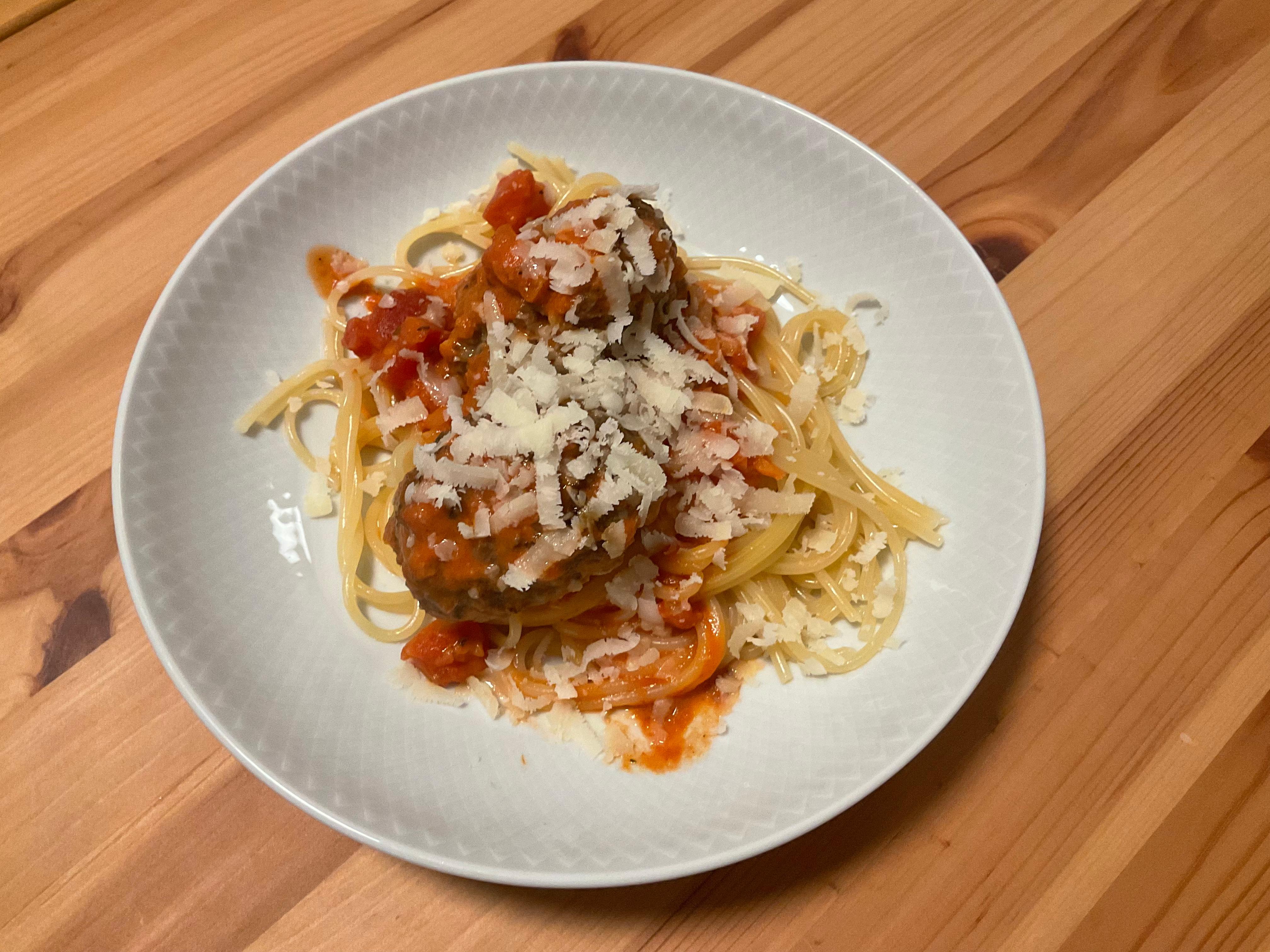 Spaghetti med kødsovs